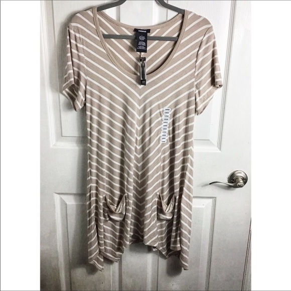 3/25$🌈 Premise Tan White Chevron Tunic Top NWT - Picture 2 of 5